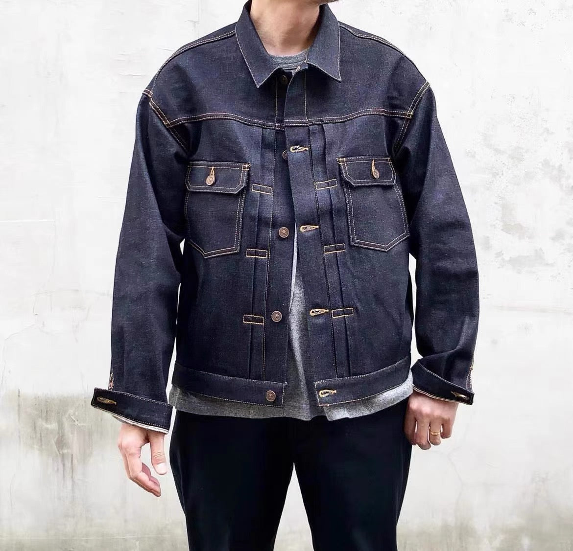 VISVIM KOFU 101XX JKT RAWMUD lockere Jeansjacke mit roten Ohren und Rohschlammfärbung 