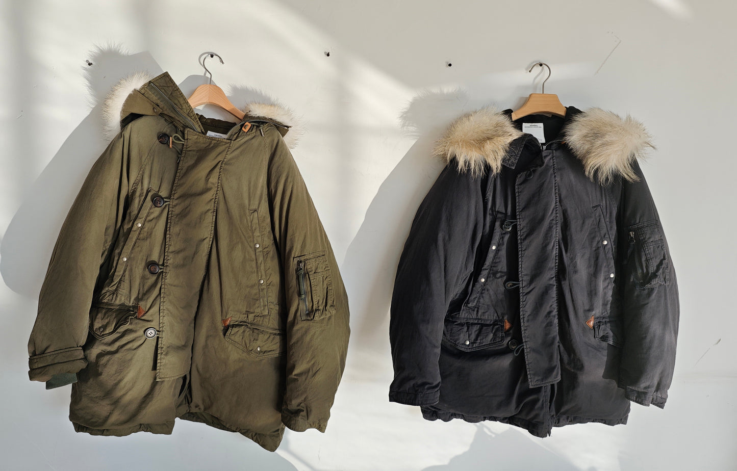 VISVIM FIL Valdez Daunenmantel Wolfspelzkragen schlammgefärbte gewaschene weiße Gänsedaunenjacke 