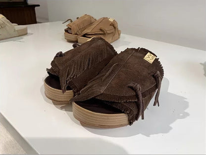 Visvim CHRISTO Hausschuhe aus atmungsaktivem Wildleder mit Quasten und Rindslederbesatz 